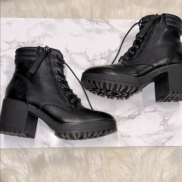Nasty Gal Black Combat Boots size 6 new with small scratch - Picture 2 of 14
